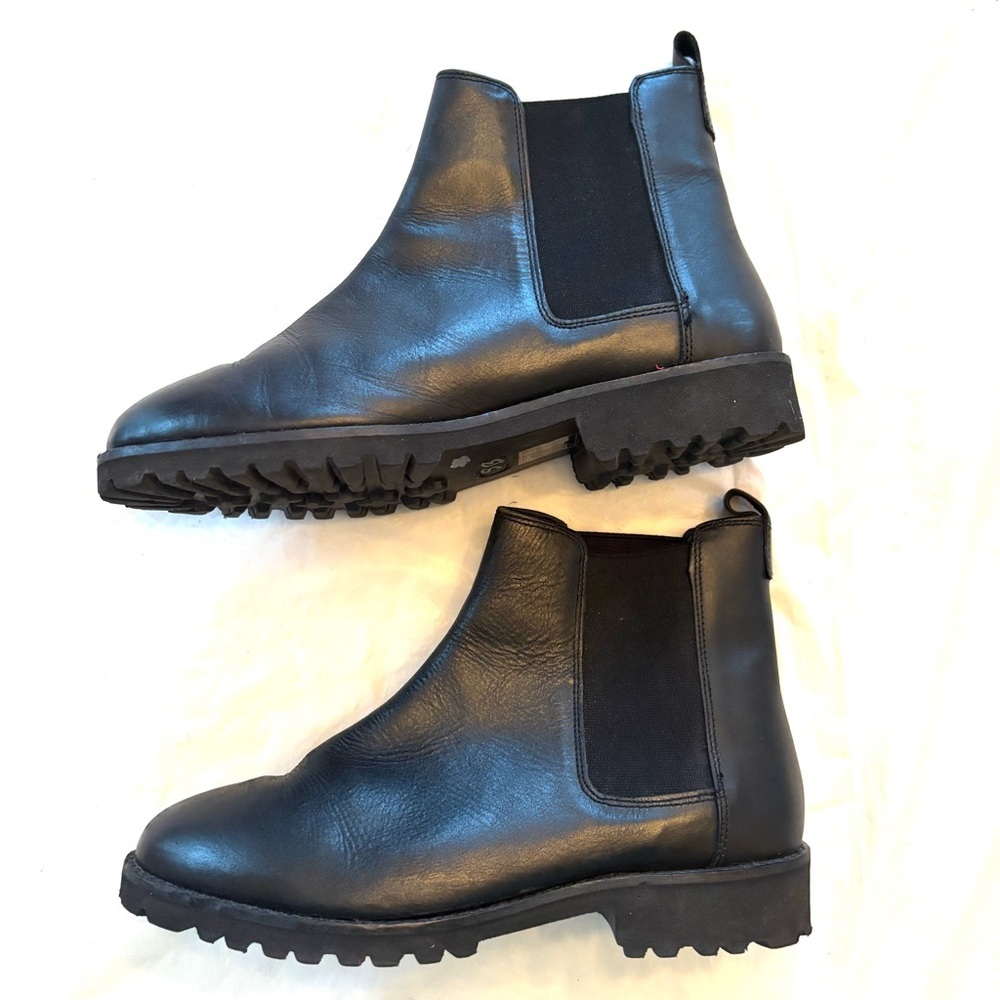 NWOT ASOS DESIGN Black Chelsea Boots with Chunky Soles SZ 5.5